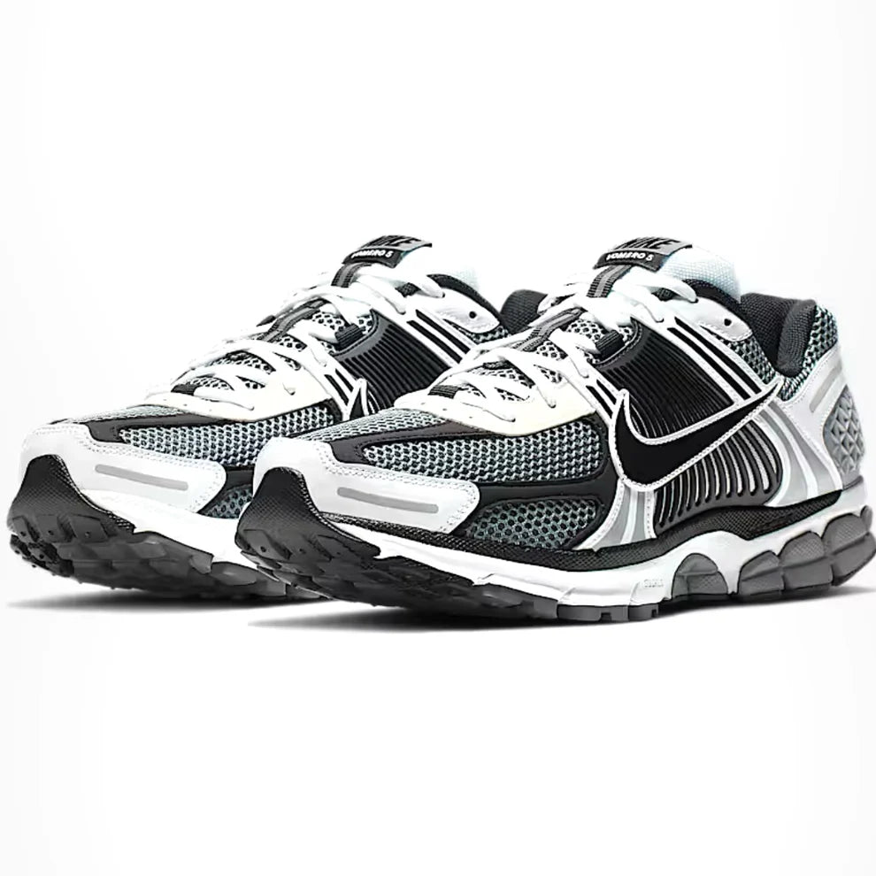 Nike Zoom Vomero 5 with fluffy laces