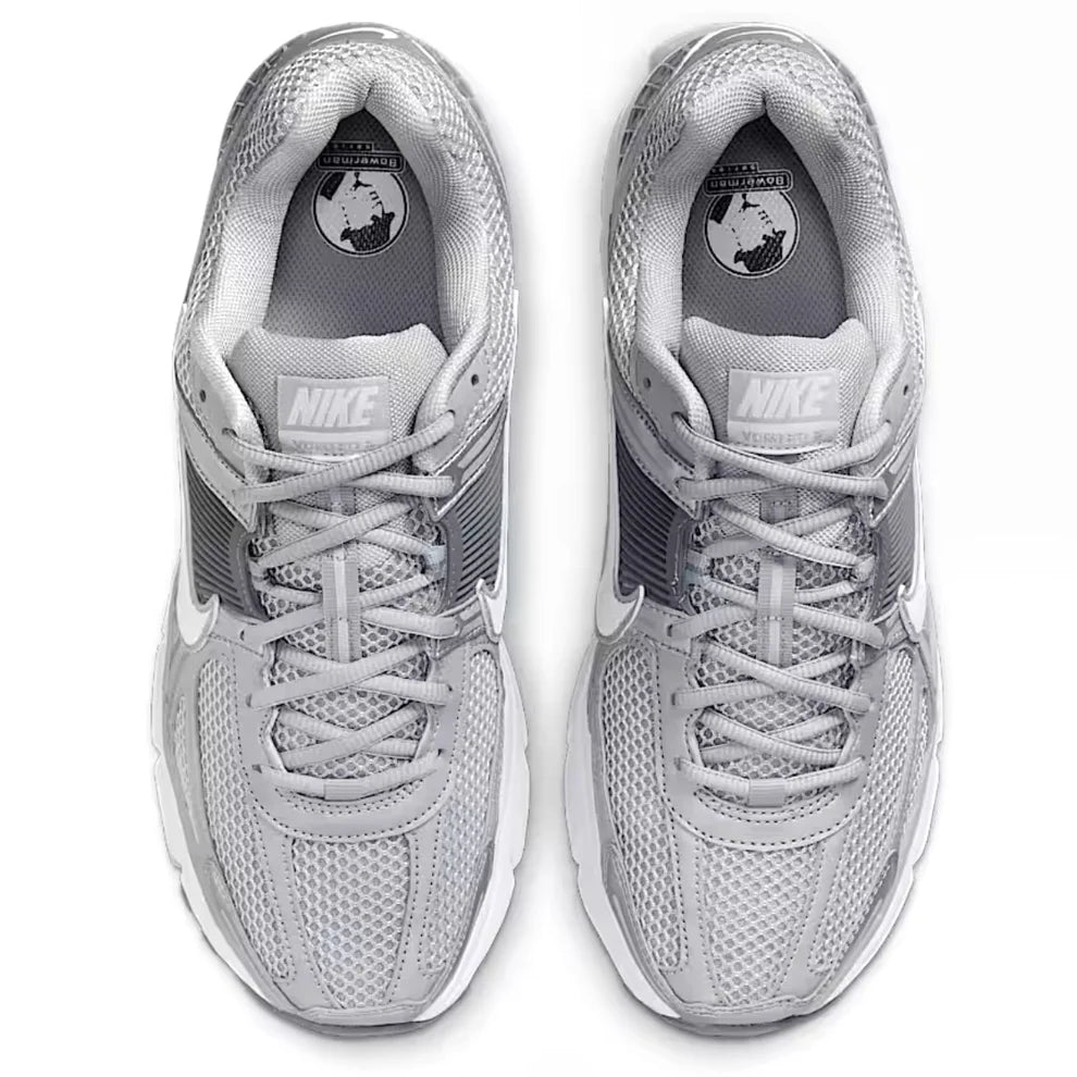 Nike Zoom Vomero 5 with fluffy laces