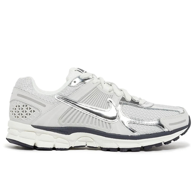 Nike Zoom Vomero 5 with fluffy laces