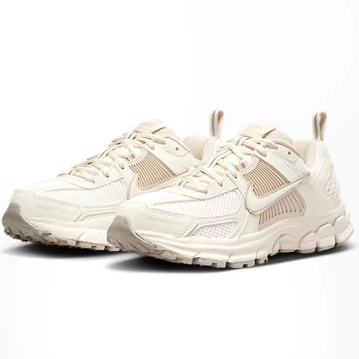 Nike Zoom Vomero 5 with fluffy laces