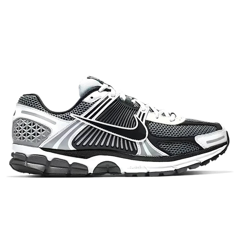 Nike Zoom Vomero 5 with fluffy laces